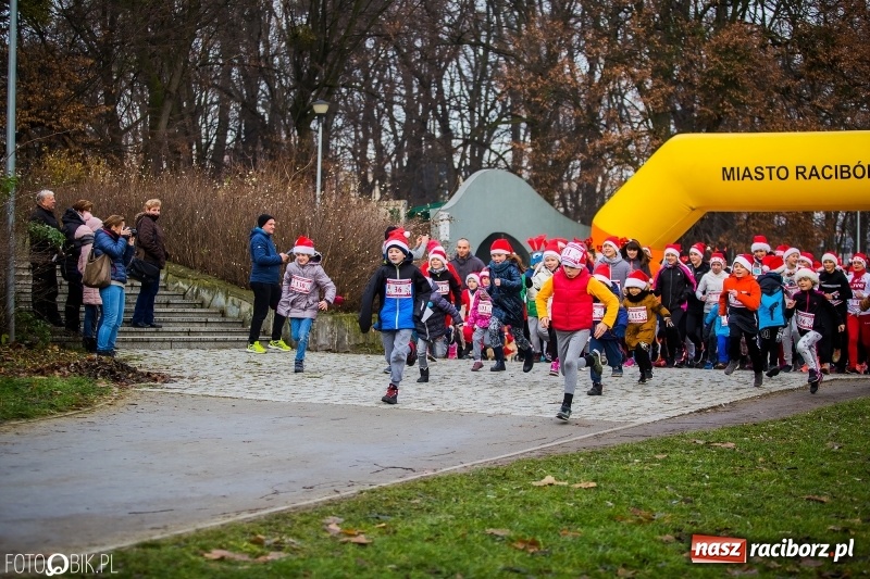 Zdjęcie w galerii na portalu naszraciborz.pl: Bieg Mikołajkowy w Parku im. Miasta Roth wiadomości z regionu
