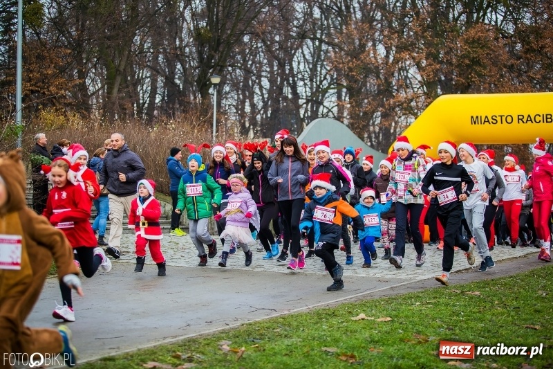 Zdjęcie w galerii na portalu naszraciborz.pl: Bieg Mikołajkowy w Parku im. Miasta Roth wiadomości z regionu