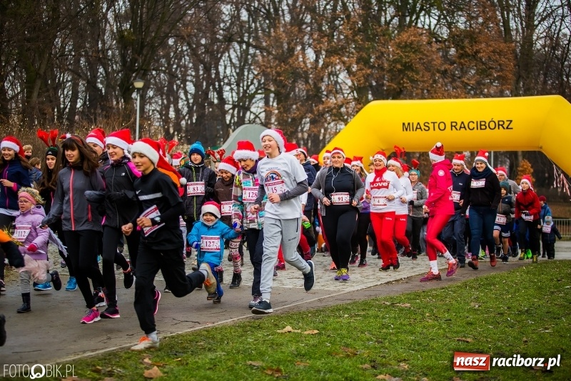 Zdjęcie w galerii na portalu naszraciborz.pl: Bieg Mikołajkowy w Parku im. Miasta Roth wiadomości z regionu