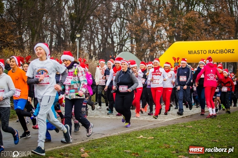 Zdjęcie w galerii na portalu naszraciborz.pl: Bieg Mikołajkowy w Parku im. Miasta Roth wiadomości z regionu