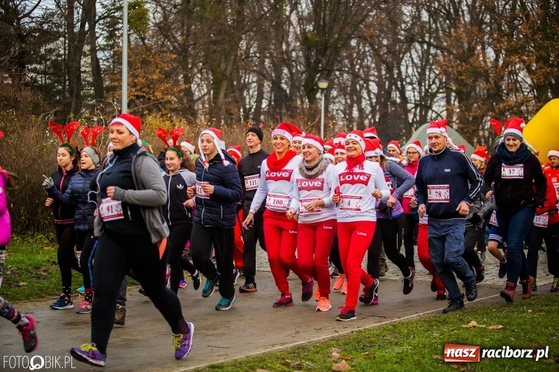 Zdjęcie w galerii na portalu naszraciborz.pl: Bieg Mikołajkowy w Parku im. Miasta Roth wiadomości z regionu