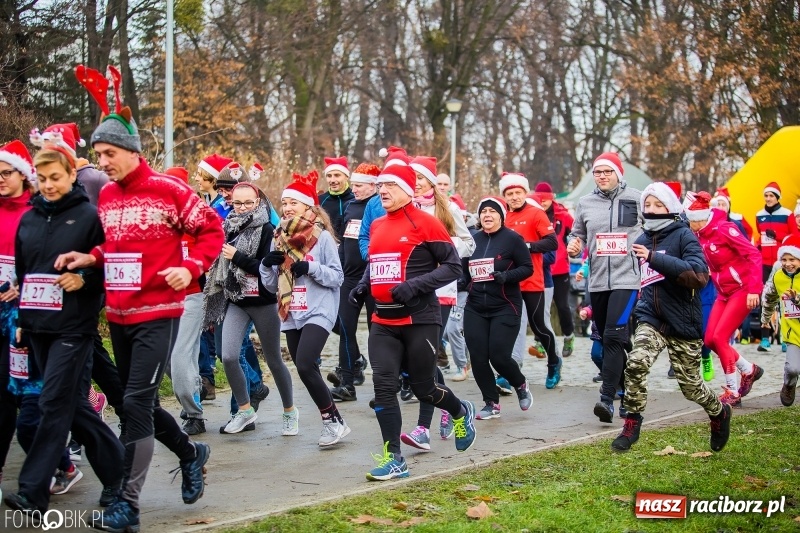 Zdjęcie w galerii na portalu naszraciborz.pl: Bieg Mikołajkowy w Parku im. Miasta Roth wiadomości z regionu