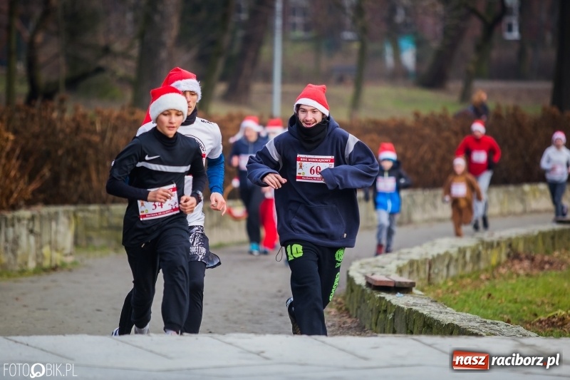 Zdjęcie w galerii na portalu naszraciborz.pl: Bieg Mikołajkowy w Parku im. Miasta Roth wiadomości z regionu
