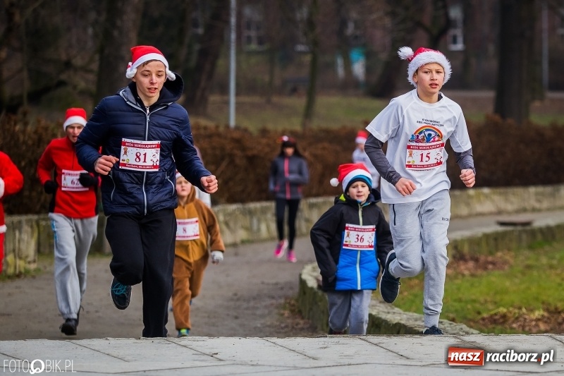 Zdjęcie w galerii na portalu naszraciborz.pl: Bieg Mikołajkowy w Parku im. Miasta Roth wiadomości z regionu