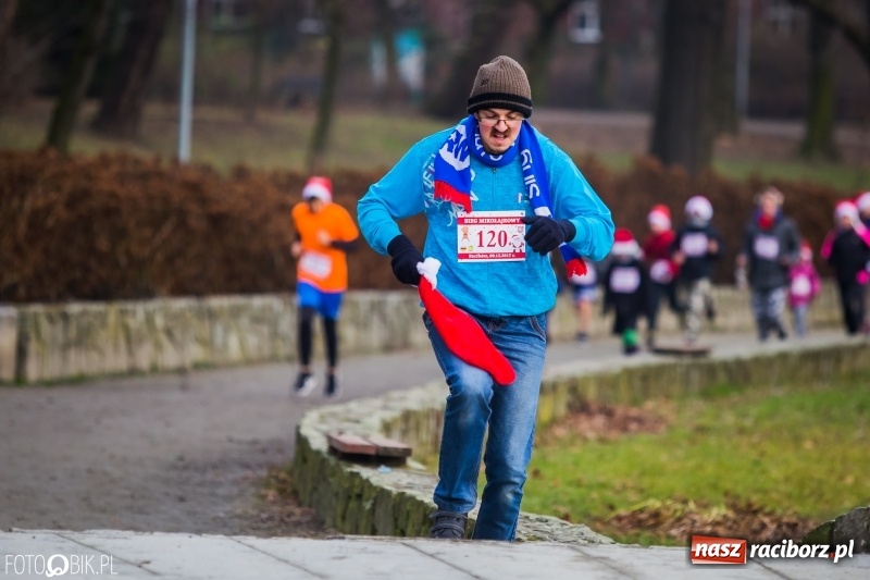 Zdjęcie w galerii na portalu naszraciborz.pl: Bieg Mikołajkowy w Parku im. Miasta Roth wiadomości z regionu