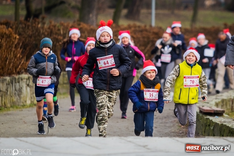 Zdjęcie w galerii na portalu naszraciborz.pl: Bieg Mikołajkowy w Parku im. Miasta Roth wiadomości z regionu