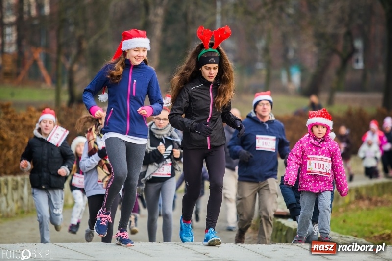 Zdjęcie w galerii na portalu naszraciborz.pl: Bieg Mikołajkowy w Parku im. Miasta Roth wiadomości z regionu