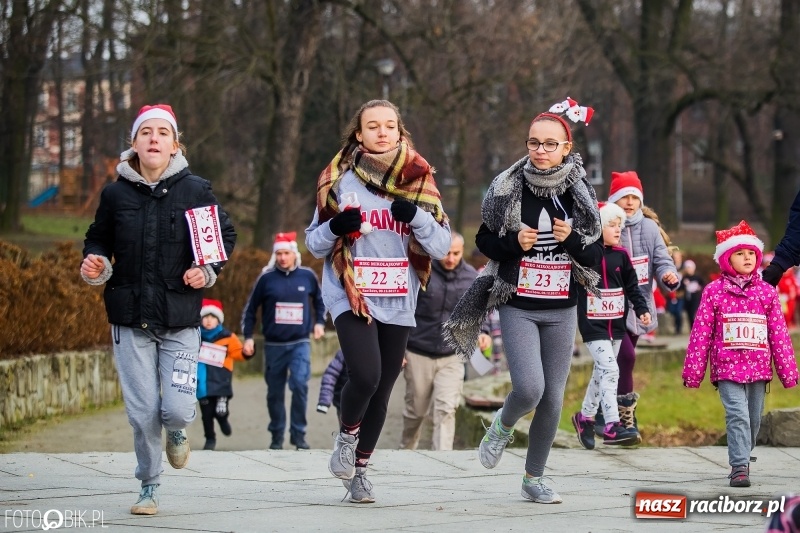 Zdjęcie w galerii na portalu naszraciborz.pl: Bieg Mikołajkowy w Parku im. Miasta Roth wiadomości z regionu