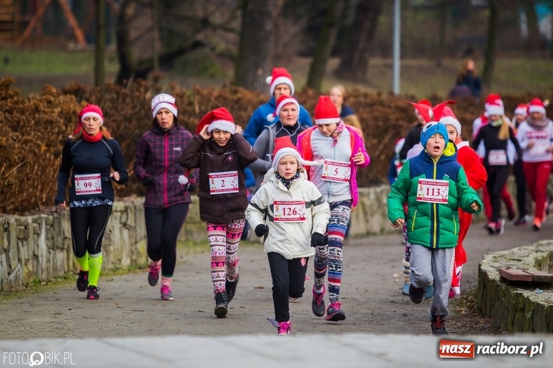 Zdjęcie w galerii na portalu naszraciborz.pl: Bieg Mikołajkowy w Parku im. Miasta Roth wiadomości z regionu
