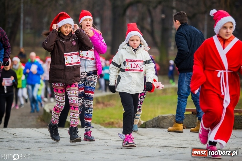 Zdjęcie w galerii na portalu naszraciborz.pl: Bieg Mikołajkowy w Parku im. Miasta Roth wiadomości z regionu