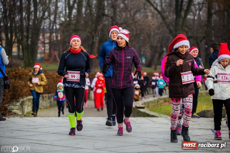 Zdjęcie w galerii na portalu naszraciborz.pl: Bieg Mikołajkowy w Parku im. Miasta Roth wiadomości z regionu