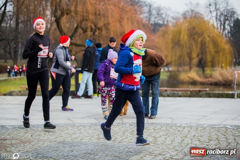 Zdjęcie w galerii na portalu naszraciborz.pl: Bieg Mikołajkowy w Parku im. Miasta Roth wiadomości z regionu