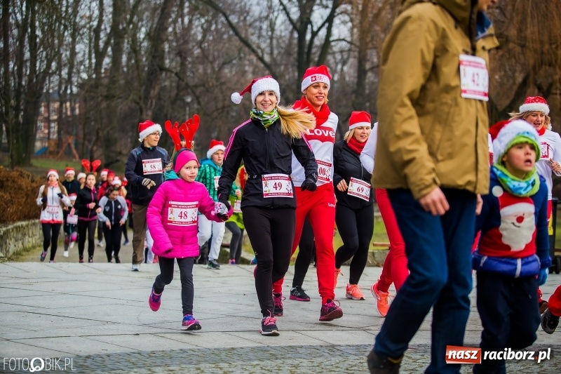 Zdjęcie w galerii na portalu naszraciborz.pl: Bieg Mikołajkowy w Parku im. Miasta Roth wiadomości z regionu