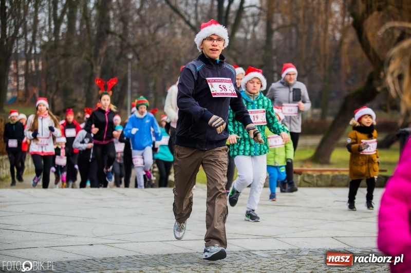 Zdjęcie w galerii na portalu naszraciborz.pl: Bieg Mikołajkowy w Parku im. Miasta Roth wiadomości z regionu