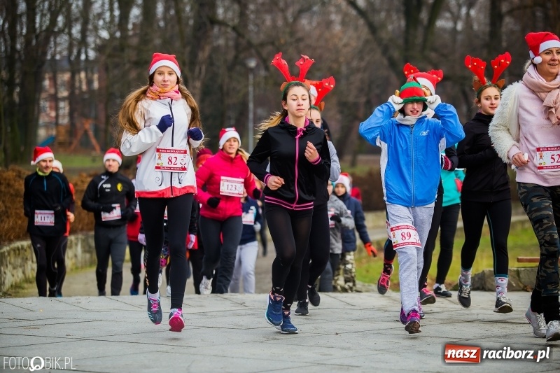 Zdjęcie w galerii na portalu naszraciborz.pl: Bieg Mikołajkowy w Parku im. Miasta Roth wiadomości z regionu