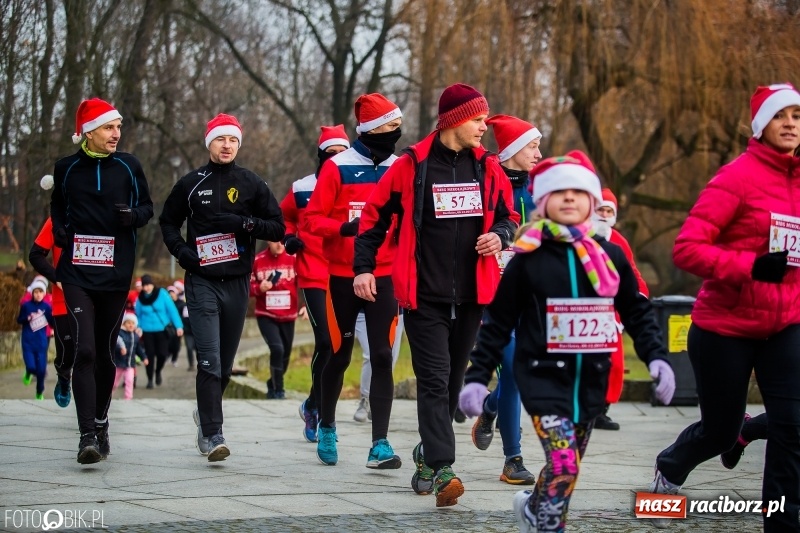 Zdjęcie w galerii na portalu naszraciborz.pl: Bieg Mikołajkowy w Parku im. Miasta Roth wiadomości z regionu