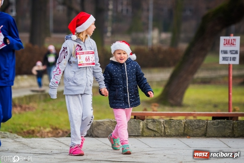 Zdjęcie w galerii na portalu naszraciborz.pl: Bieg Mikołajkowy w Parku im. Miasta Roth wiadomości z regionu