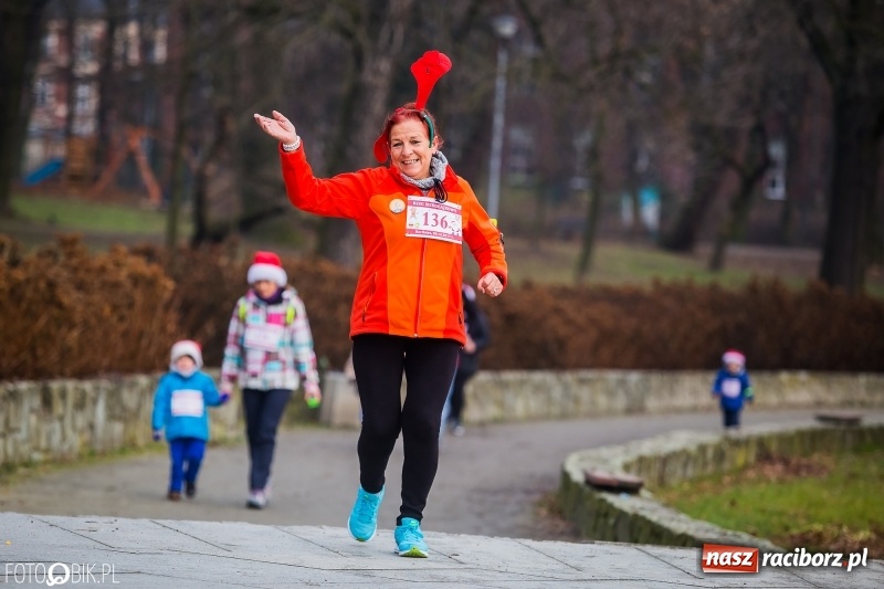 Zdjęcie w galerii na portalu naszraciborz.pl: Bieg Mikołajkowy w Parku im. Miasta Roth wiadomości z regionu