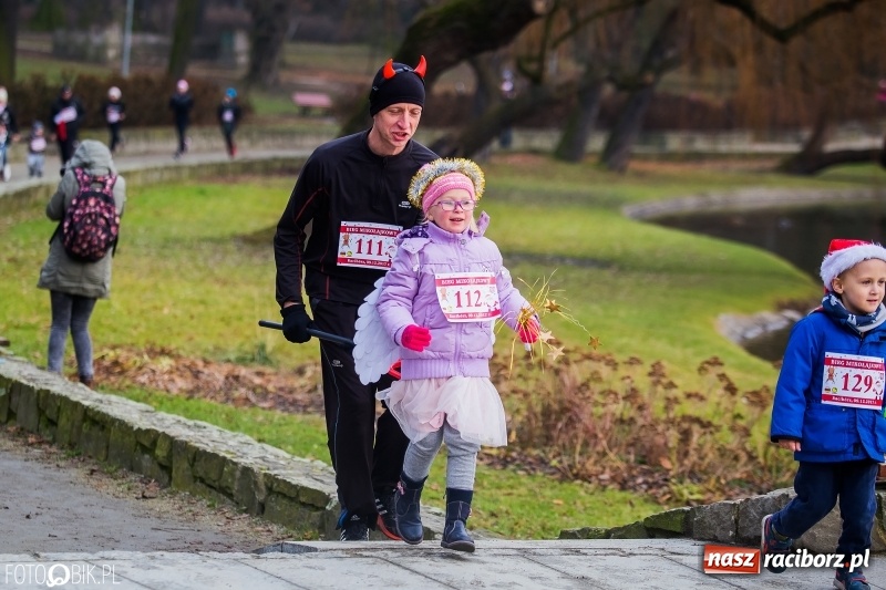 Zdjęcie w galerii na portalu naszraciborz.pl: Bieg Mikołajkowy w Parku im. Miasta Roth wiadomości z regionu