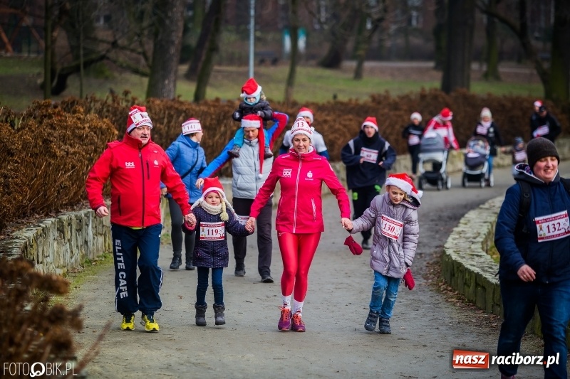 Zdjęcie w galerii na portalu naszraciborz.pl: Bieg Mikołajkowy w Parku im. Miasta Roth wiadomości z regionu