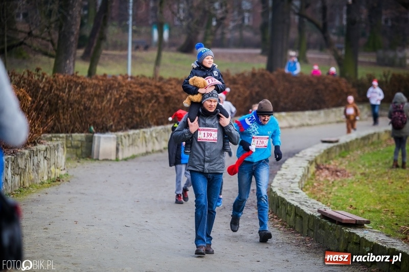 Zdjęcie w galerii na portalu naszraciborz.pl: Bieg Mikołajkowy w Parku im. Miasta Roth wiadomości z regionu