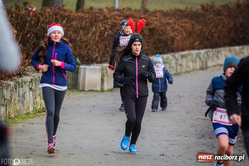 Zdjęcie w galerii na portalu naszraciborz.pl: Bieg Mikołajkowy w Parku im. Miasta Roth wiadomości z regionu