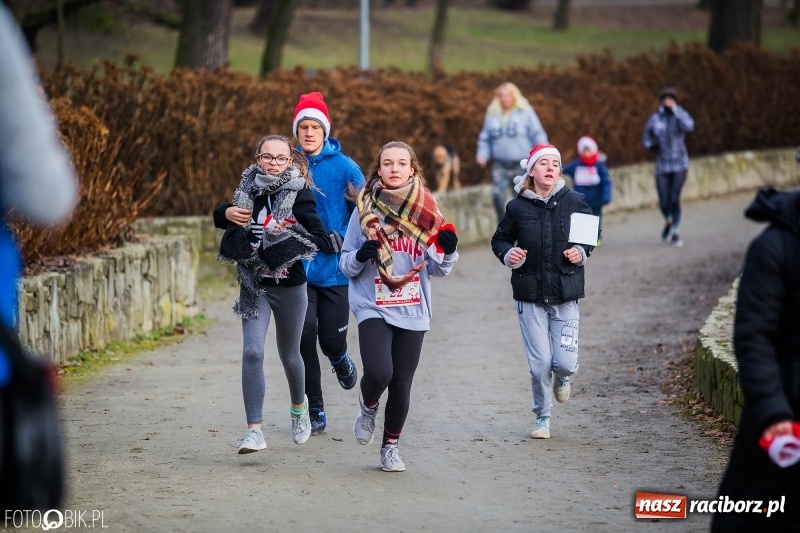 Zdjęcie w galerii na portalu naszraciborz.pl: Bieg Mikołajkowy w Parku im. Miasta Roth wiadomości z regionu