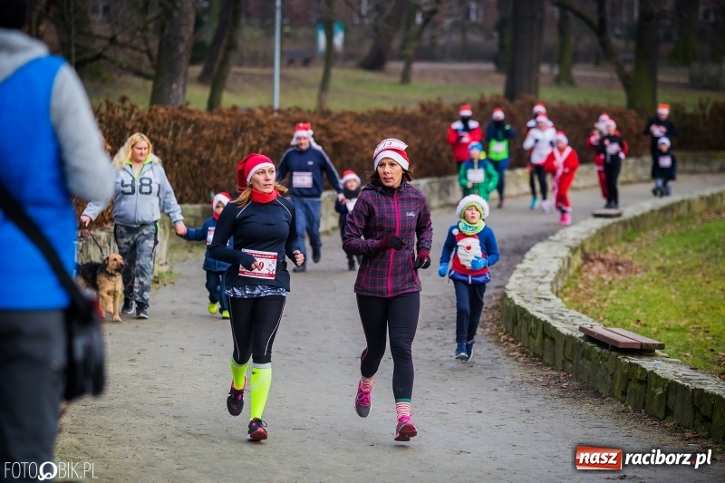Zdjęcie w galerii na portalu naszraciborz.pl: Bieg Mikołajkowy w Parku im. Miasta Roth wiadomości z regionu