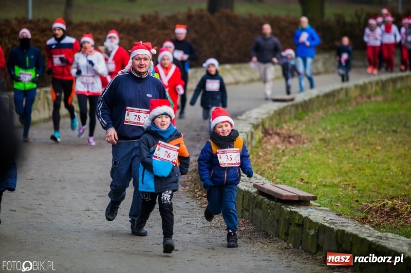 Zdjęcie w galerii na portalu naszraciborz.pl: Bieg Mikołajkowy w Parku im. Miasta Roth wiadomości z regionu