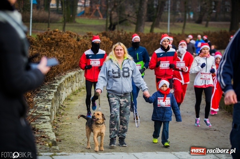 Zdjęcie w galerii na portalu naszraciborz.pl: Bieg Mikołajkowy w Parku im. Miasta Roth wiadomości z regionu