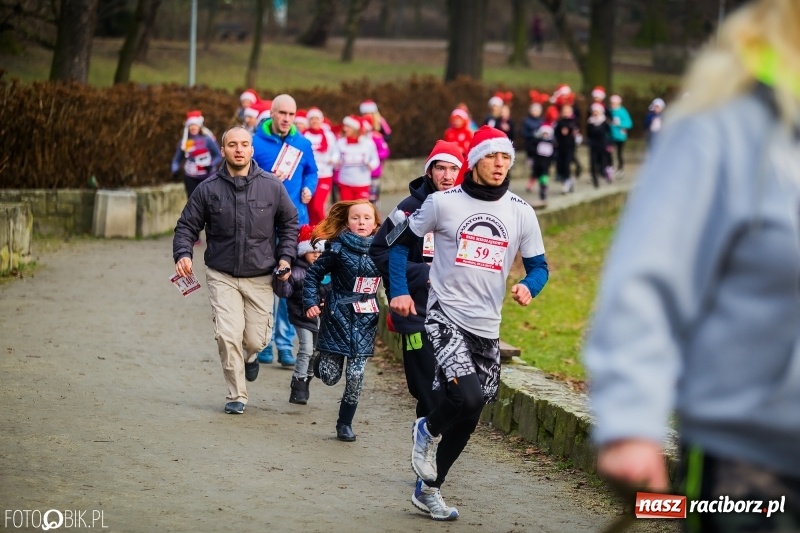 Zdjęcie w galerii na portalu naszraciborz.pl: Bieg Mikołajkowy w Parku im. Miasta Roth wiadomości z regionu