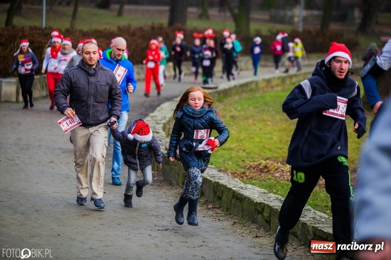 Zdjęcie w galerii na portalu naszraciborz.pl: Bieg Mikołajkowy w Parku im. Miasta Roth wiadomości z regionu
