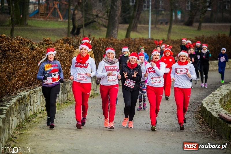 Zdjęcie w galerii na portalu naszraciborz.pl: Bieg Mikołajkowy w Parku im. Miasta Roth wiadomości z regionu