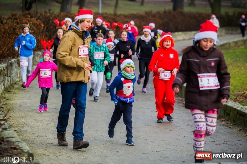 Zdjęcie w galerii na portalu naszraciborz.pl: Bieg Mikołajkowy w Parku im. Miasta Roth wiadomości z regionu
