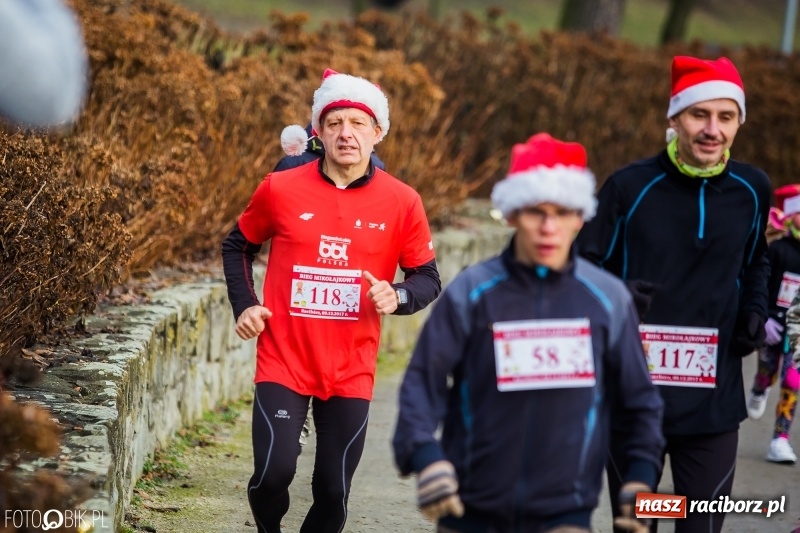 Zdjęcie w galerii na portalu naszraciborz.pl: Bieg Mikołajkowy w Parku im. Miasta Roth wiadomości z regionu
