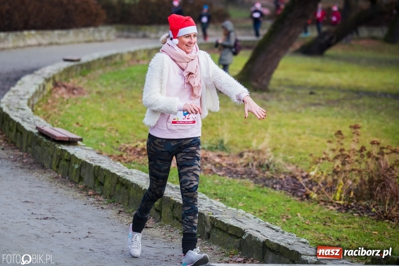 Zdjęcie w galerii na portalu naszraciborz.pl: Bieg Mikołajkowy w Parku im. Miasta Roth wiadomości z regionu