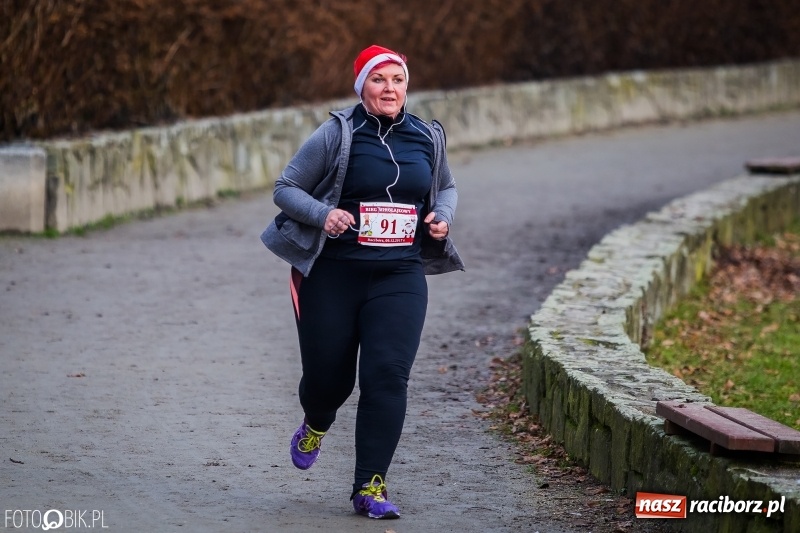 Zdjęcie w galerii na portalu naszraciborz.pl: Bieg Mikołajkowy w Parku im. Miasta Roth wiadomości z regionu