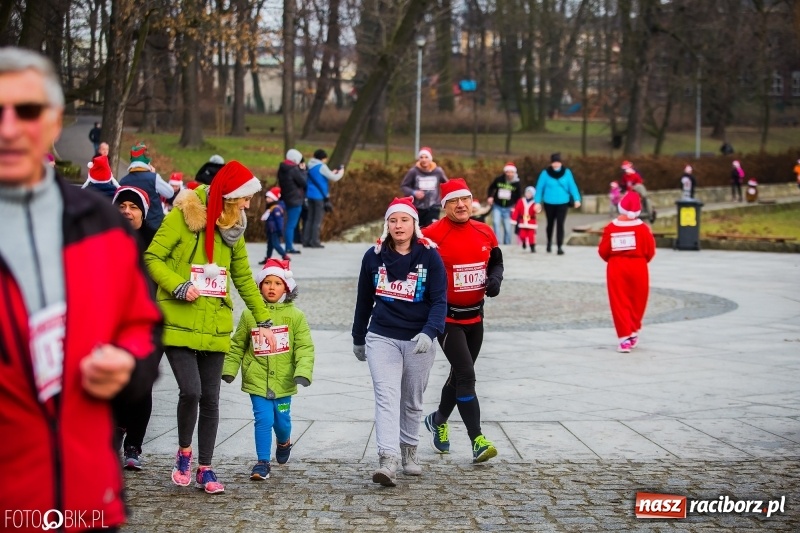 Zdjęcie w galerii na portalu naszraciborz.pl: Bieg Mikołajkowy w Parku im. Miasta Roth wiadomości z regionu