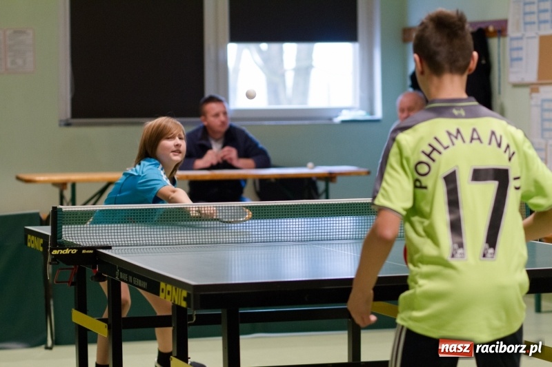 Zdjęcie w galerii na portalu naszraciborz.pl: Mikołajkowy turniej tenisa stołowego w Bojanowie wiadomości z regionu
