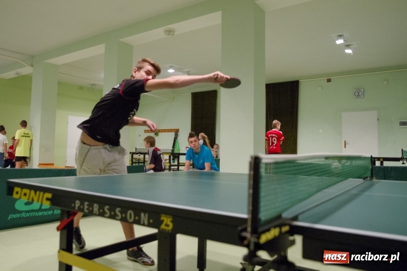 Zdjęcie w galerii na portalu naszraciborz.pl: Mikołajkowy turniej tenisa stołowego w Bojanowie wiadomości z regionu