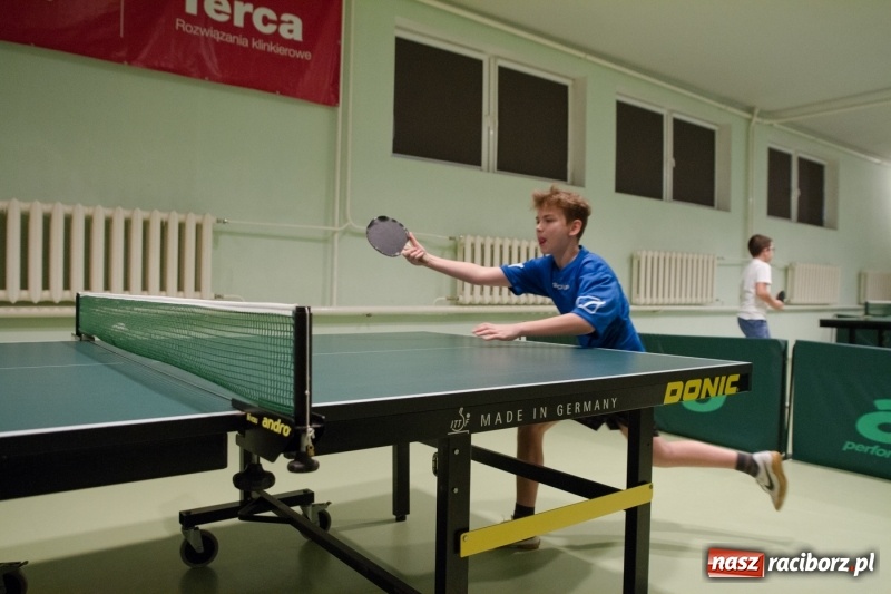 Zdjęcie w galerii na portalu naszraciborz.pl: Mikołajkowy turniej tenisa stołowego w Bojanowie wiadomości z regionu