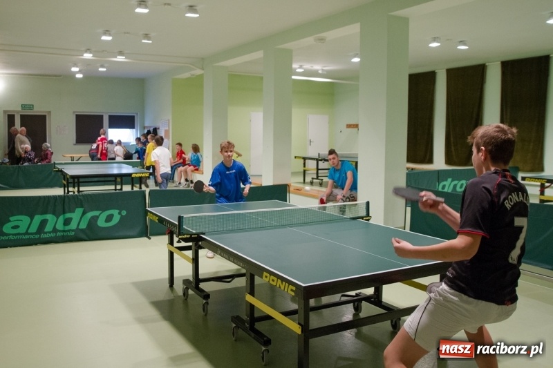 Zdjęcie w galerii na portalu naszraciborz.pl: Mikołajkowy turniej tenisa stołowego w Bojanowie wiadomości z regionu