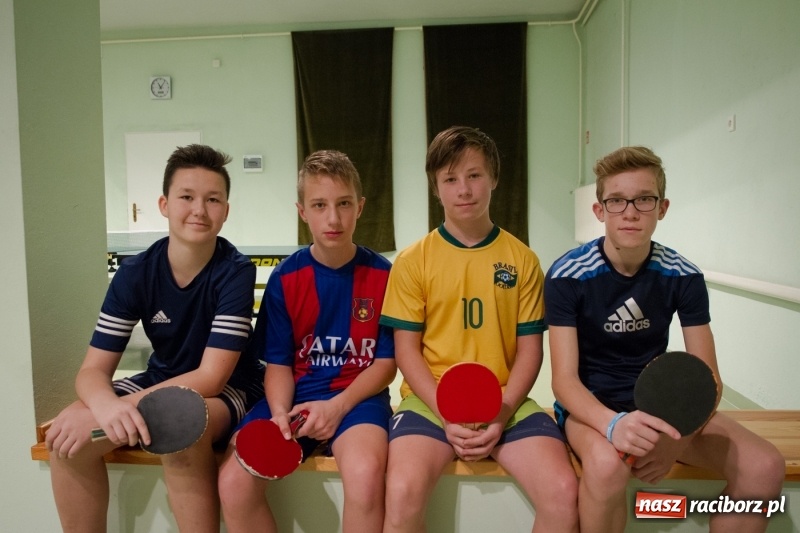 Zdjęcie w galerii na portalu naszraciborz.pl: Mikołajkowy turniej tenisa stołowego w Bojanowie wiadomości z regionu