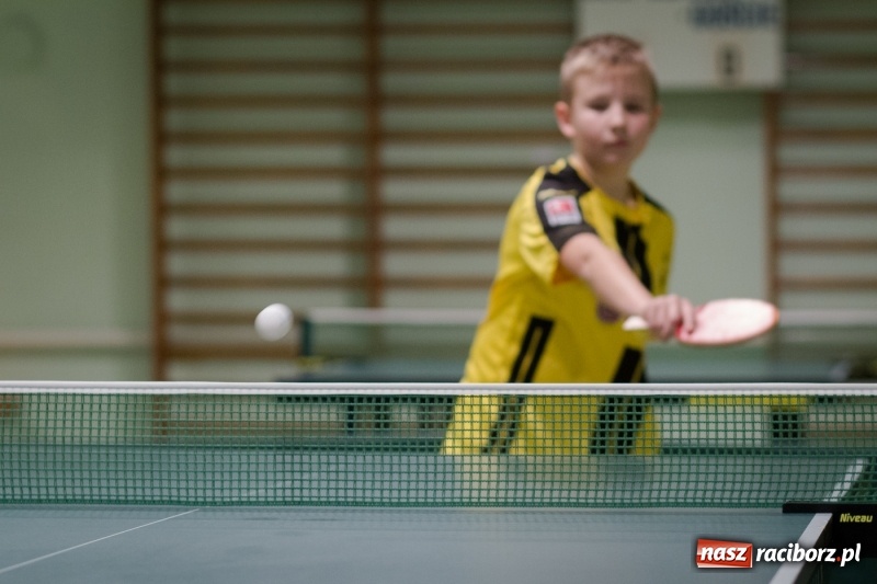 Zdjęcie w galerii na portalu naszraciborz.pl: Mikołajkowy turniej tenisa stołowego w Bojanowie wiadomości z regionu