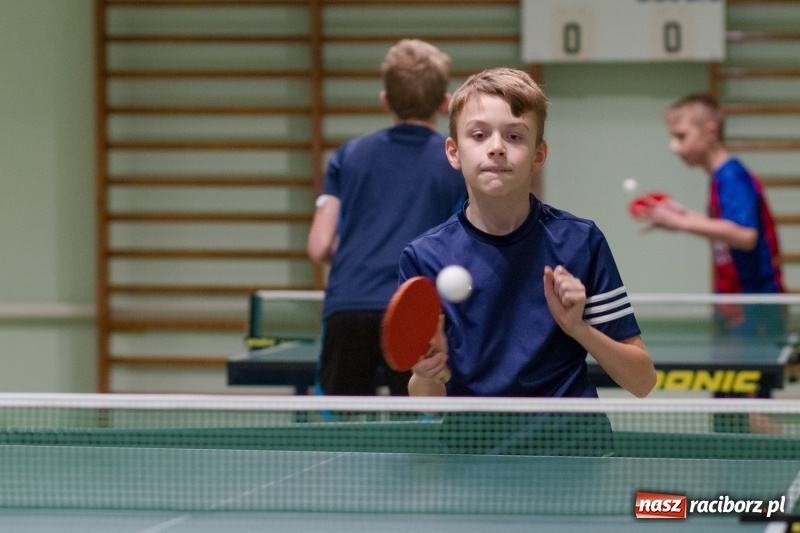 Zdjęcie w galerii na portalu naszraciborz.pl: Mikołajkowy turniej tenisa stołowego w Bojanowie wiadomości z regionu