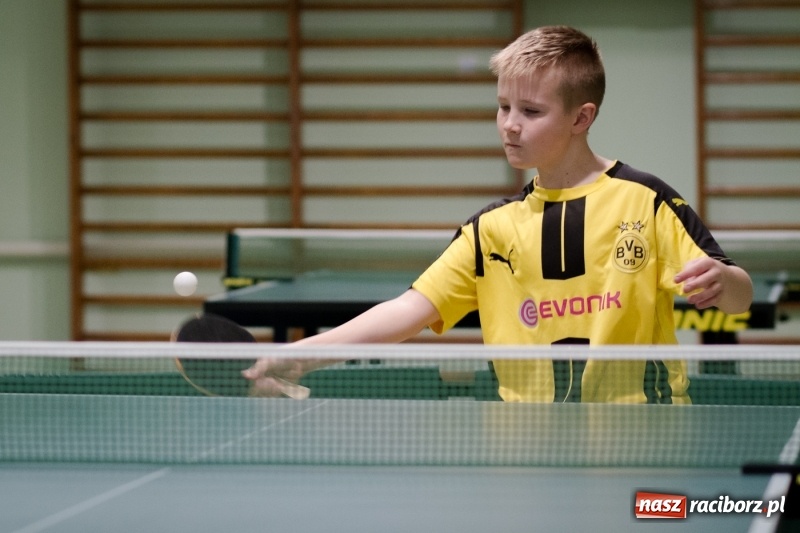 Zdjęcie w galerii na portalu naszraciborz.pl: Mikołajkowy turniej tenisa stołowego w Bojanowie wiadomości z regionu