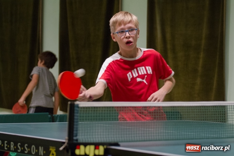 Zdjęcie w galerii na portalu naszraciborz.pl: Mikołajkowy turniej tenisa stołowego w Bojanowie wiadomości z regionu