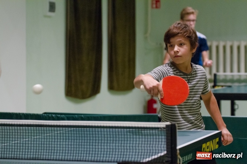 Zdjęcie w galerii na portalu naszraciborz.pl: Mikołajkowy turniej tenisa stołowego w Bojanowie wiadomości z regionu