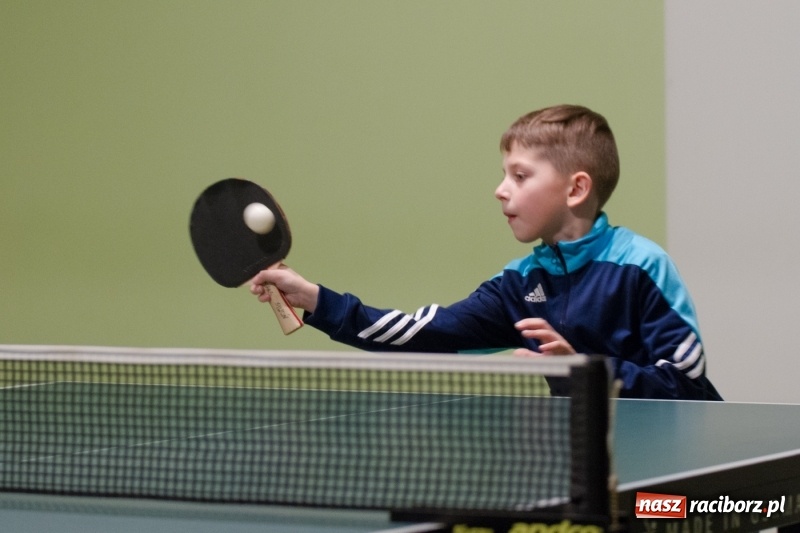 Zdjęcie w galerii na portalu naszraciborz.pl: Mikołajkowy turniej tenisa stołowego w Bojanowie wiadomości z regionu