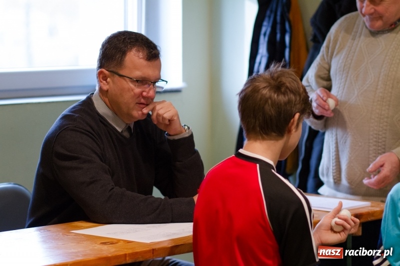 Zdjęcie w galerii na portalu naszraciborz.pl: Mikołajkowy turniej tenisa stołowego w Bojanowie wiadomości z regionu